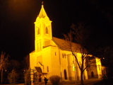 Rákosliget katolikus templom esti fényben 2015
